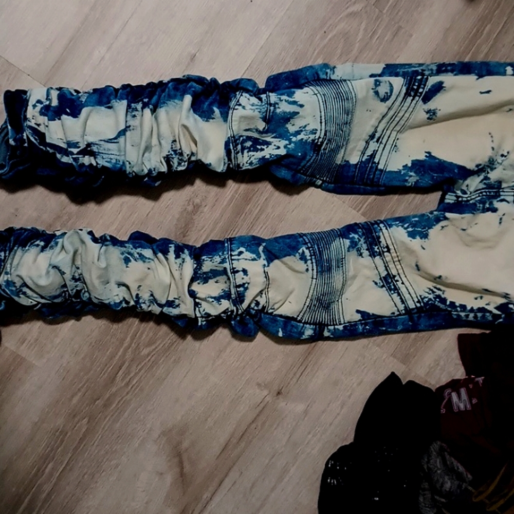 Men's White and Blue Jeans